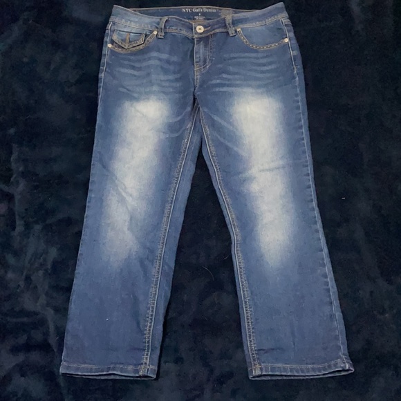 Capris Pants - Picture 3 of 4